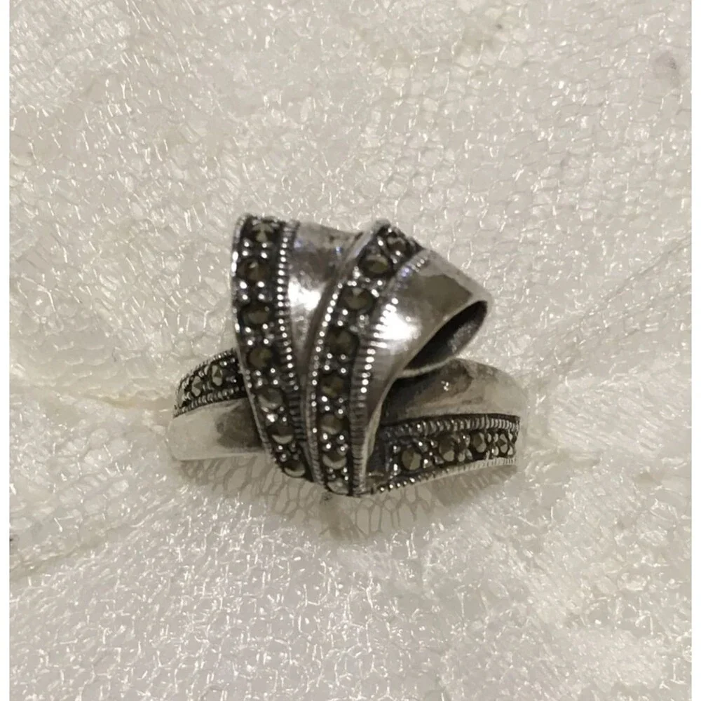Vintage Sterling Silver Ring Womens Sz 8.25 Ribbon Bow design Marcasite Accents